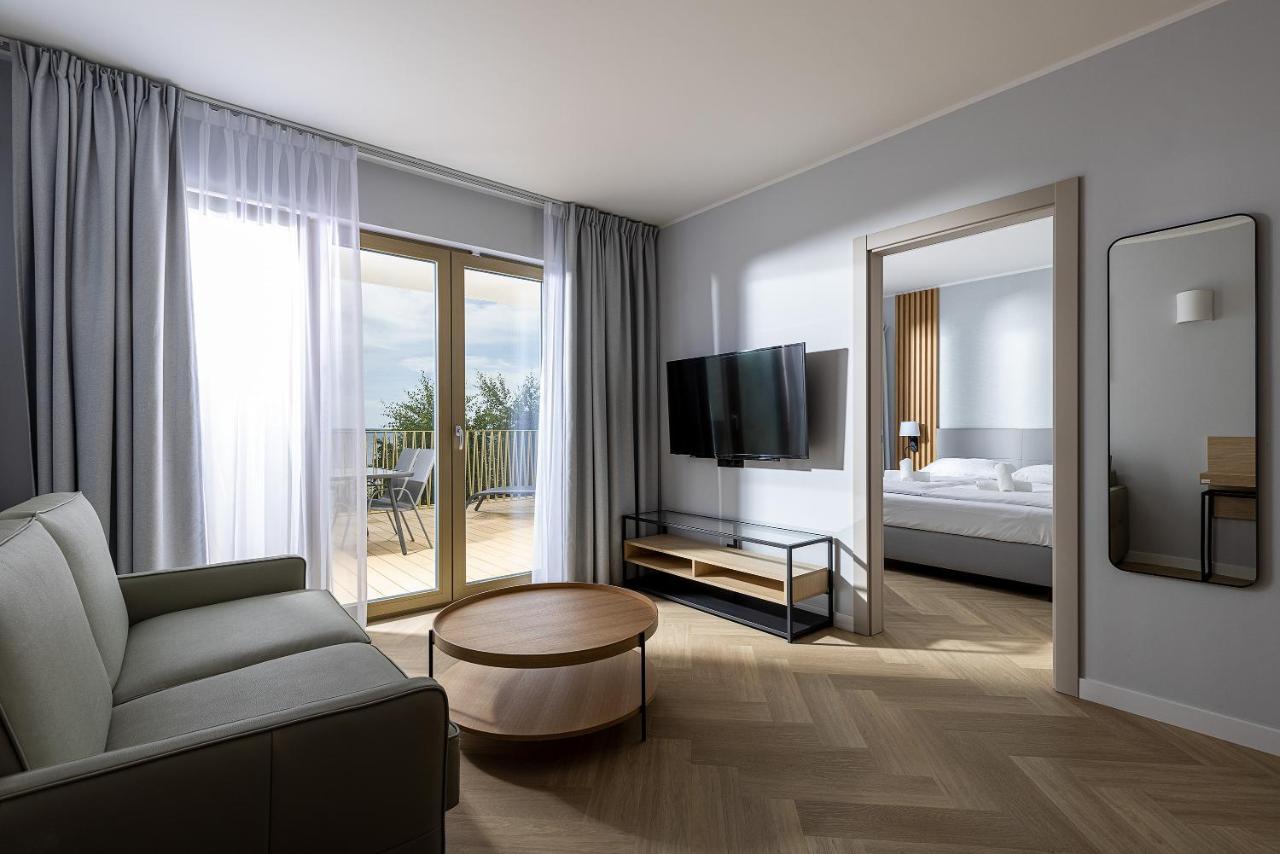 Hotel Meridian Халупи Екстер'єр фото