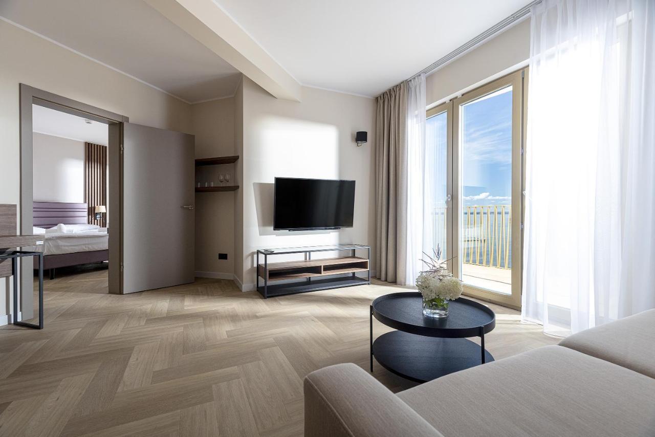 Hotel Meridian Халупи Екстер'єр фото